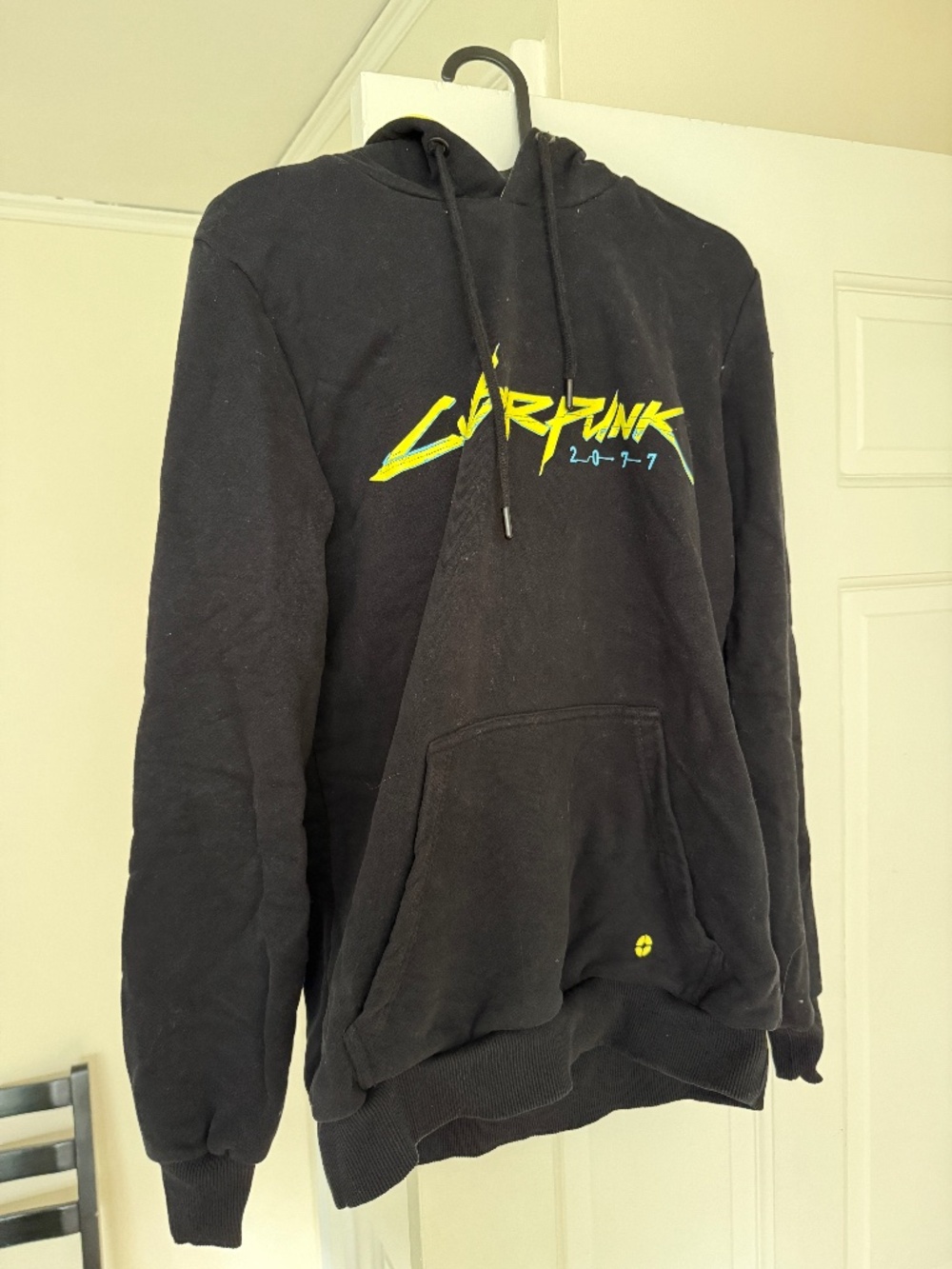 Cyberpunk black and yellow sweater Sz small